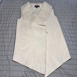 Almost Famous Women's White Sherpa Knit Vest Size M Faux Suede Open Front